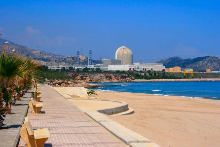 View of the Vandellos nuclear power plant from a beach of the Spanish resort L’Almadrava. (Source: © Marlee / stock.adobe.com) View of the Vandellos nuclear power plant from a beach of the Spanish resort L’Almadrava. (Source: © Marlee / stock.adobe.com)