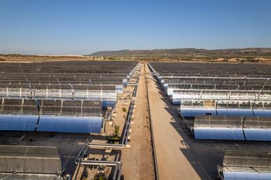The largest solar power plants consist of a truly enormous number of long rows of trough collectors. (Source: © Victor / stock.adobe.com) The largest solar power plants consist of a truly enormous number of long rows of trough collectors. (Source: © Victor / stock.adobe.com)