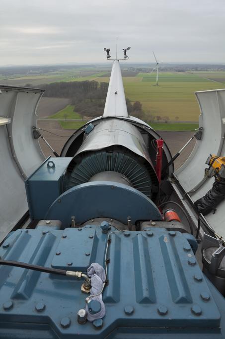 The gearbox of a wind turbine, with the electric generator in the rear of the nacelle. (Source: © Composer / stock.adobe.com) The gearbox of a wind turbine, with the electric generator in the rear of the nacelle. (Source: © Composer / stock.adobe.com)