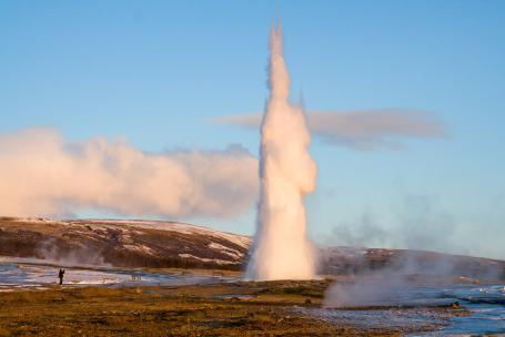 For a geyser to come into being, very specific hydrologic conditions are required, which mostly occur in volcanic regions. (Source: © VanderWolf Images / stock.adobe.com) For a geyser to come into being, very specific hydrologic conditions are required, which mostly occur in volcanic regions. (Source: © VanderWolf Images / stock.adobe.com)