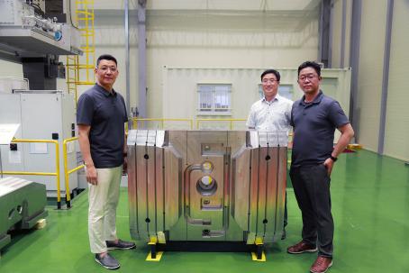 Blanket shield block. (Credit © ITER Organization, http://www.iter.org/) Blanket shield block. (Credit © ITER Organization, http://www.iter.org/)