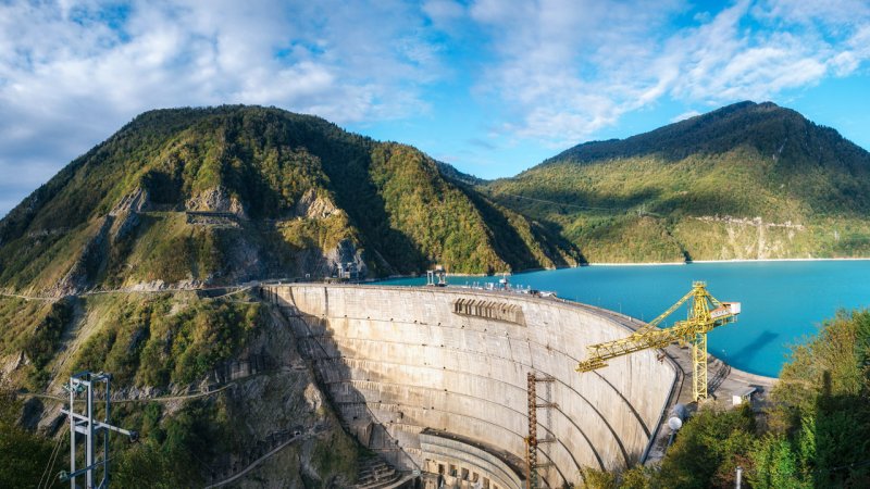 The Inguri dam and power plant are situated in Georgia and Abkhazia, stemming the Inguri River. With a dam of 272 m in height it is one of the tallest in the world. (Source: © bortnikau / stock.adobe.com)