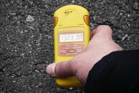 Personal handheld dosimeter used to evaluate radiation conditions and to detect contamination of various objects and materials. (Source: © Red Frog Photo / stock.adobe.com) Personal handheld dosimeter used to evaluate radiation conditions and to detect contamination of various objects and materials. (Source: © Red Frog Photo / stock.adobe.com)