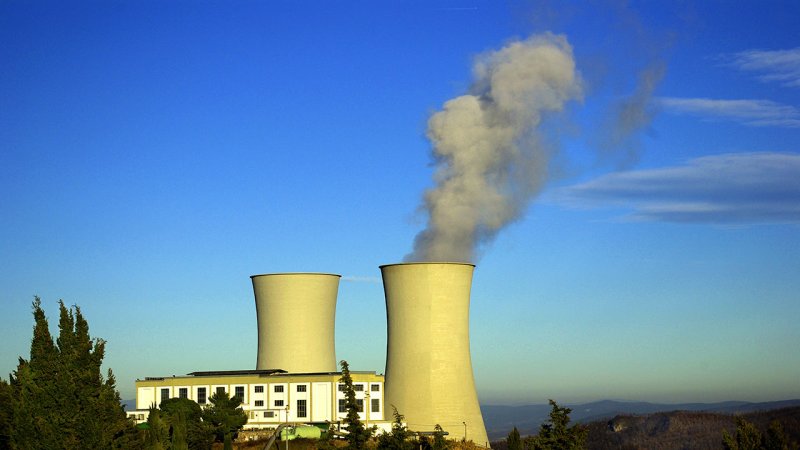 The Larderello geothermal power plant compound (Italy), which produces 10% of the energy produced from geothermal sources in the world. (Source: © maurosessanta / stock.adobe.com)