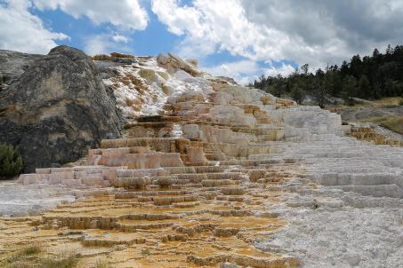 Mammoth Hot Springs — a large complex of springs in Yellowstone National Park, USA. (Source: © IVÁN VIEITO GARCÍA / stock.adobe.com) Mammoth Hot Springs — a large complex of springs in Yellowstone National Park, USA. (Source: © IVÁN VIEITO GARCÍA / stock.adobe.com)