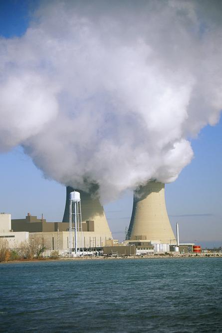 On the coast of Lake Erie In between the American cities of Detroit and Toledo, there is a nuclear power plant named after the Italian scientist Enrico Fermi. There is a single operating boiling water reactor (1,122 MW); an older 94 MW fast reactor is being decommissioned. (Source: © spiritofamerica / stock.adobe.com) On the coast of Lake Erie In between the American cities of Detroit and Toledo, there is a nuclear power plant named after the Italian scientist Enrico Fermi. There is a single operating boiling water reactor (1,122 MW); an older 94 MW fast reactor is being decommissioned. (Source: © spiritofamerica / stock.adobe.com)