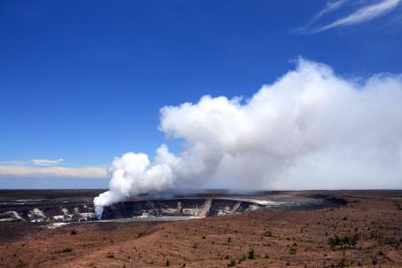 Sulfuric emissions from the Halemaumau crater in the Volcanoes National Park, Hawaii, USA. (Zdroj: © Chee-Onn Leong / stock.adobe.com) Sulfuric emissions from the Halemaumau crater in the Volcanoes National Park, Hawaii, USA. (Zdroj: © Chee-Onn Leong / stock.adobe.com)