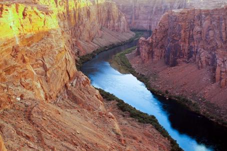 The ideal place for the construction of new hydroelectric power plants is deep rocky canyons, as in the case of the Colorado River in Arizona (USA). (Source: © Bryan Busovicki / stock.adobe.com) The ideal place for the construction of new hydroelectric power plants is deep rocky canyons, as in the case of the Colorado River in Arizona (USA). (Source: © Bryan Busovicki / stock.adobe.com)