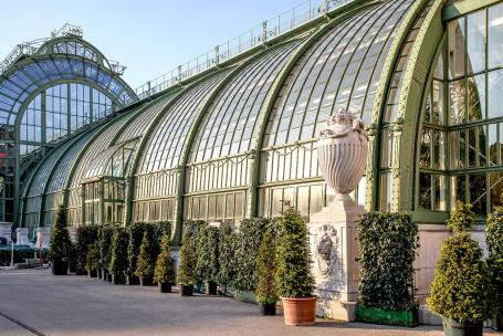 The steel structure of an antique greenhouse — still a functional work of art. (Source: © Pavel Parmenov / stock.adobe.com) The steel structure of an antique greenhouse — still a functional work of art. (Source: © Pavel Parmenov / stock.adobe.com)