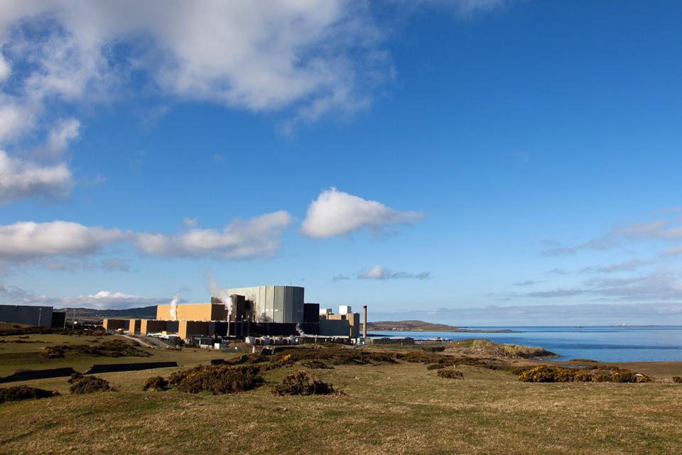 In the Wylfa power plant, there are two types of dry interim storage: short-term — cooled by CO₂; and long-term storage — cooled by air. (Source: © Gail Johnson / stock.adobe.com) In the Wylfa power plant, there are two types of dry interim storage: short-term — cooled by CO₂; and long-term storage — cooled by air. (Source: © Gail Johnson / stock.adobe.com)