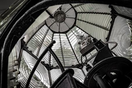 The interior of the Pensacola Lighthouse with the light source at the focus of the Fresnel lenses. (Source: © jomo333 / stock.adobe.com) The interior of the Pensacola Lighthouse with the light source at the focus of the Fresnel lenses. (Source: © jomo333 / stock.adobe.com)