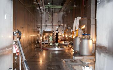Hot cells enable the safe inspection, processing, and packaging of highly radioactive waste using remotely operated equipment behind thick shielding walls. (Source: © fototrm12 / stock.adobe.com) Hot cells enable the safe inspection, processing, and packaging of highly radioactive waste using remotely operated equipment behind thick shielding walls. (Source: © fototrm12 / stock.adobe.com)