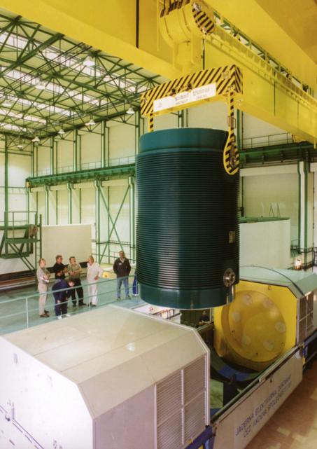 Special transport railway cars are used to transport spent fuel in CASTOR type flasks. (Source: ČEZ, a. s.) Special transport railway cars are used to transport spent fuel in CASTOR type flasks. (Source: ČEZ, a. s.)