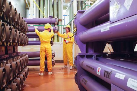 The transportation packaging for fresh nuclear fuel is a set of simple four-hole tube structures. In a nuclear power plant, fresh fuel is stored at the fresh fuel hub. (Source: ČEZ, a. s.) The transportation packaging for fresh nuclear fuel is a set of simple four-hole tube structures. In a nuclear power plant, fresh fuel is stored at the fresh fuel hub. (Source: ČEZ, a. s.)