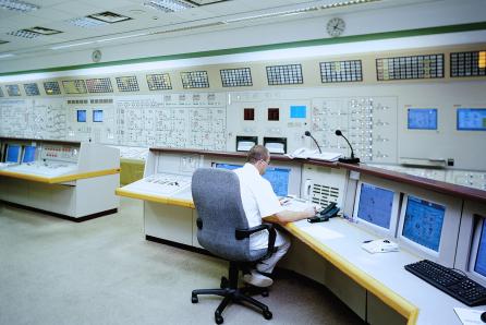 The most common cause of accidents in nuclear facilities is the human factor. Modern power plants are designed so that the consequences any possible operator error is eliminated. (Source: ČEZ, a. s.) The most common cause of accidents in nuclear facilities is the human factor. Modern power plants are designed so that the consequences any possible operator error is eliminated. (Source: ČEZ, a. s.)