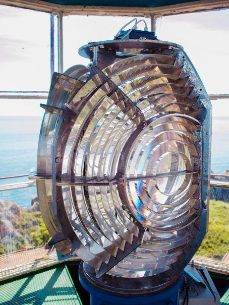 The Fresnel lens at the Point Arena Lighthouse in California, USA. (Source: © Ulia Koltyrina / stock.adobe.com) The Fresnel lens at the Point Arena Lighthouse in California, USA. (Source: © Ulia Koltyrina / stock.adobe.com)